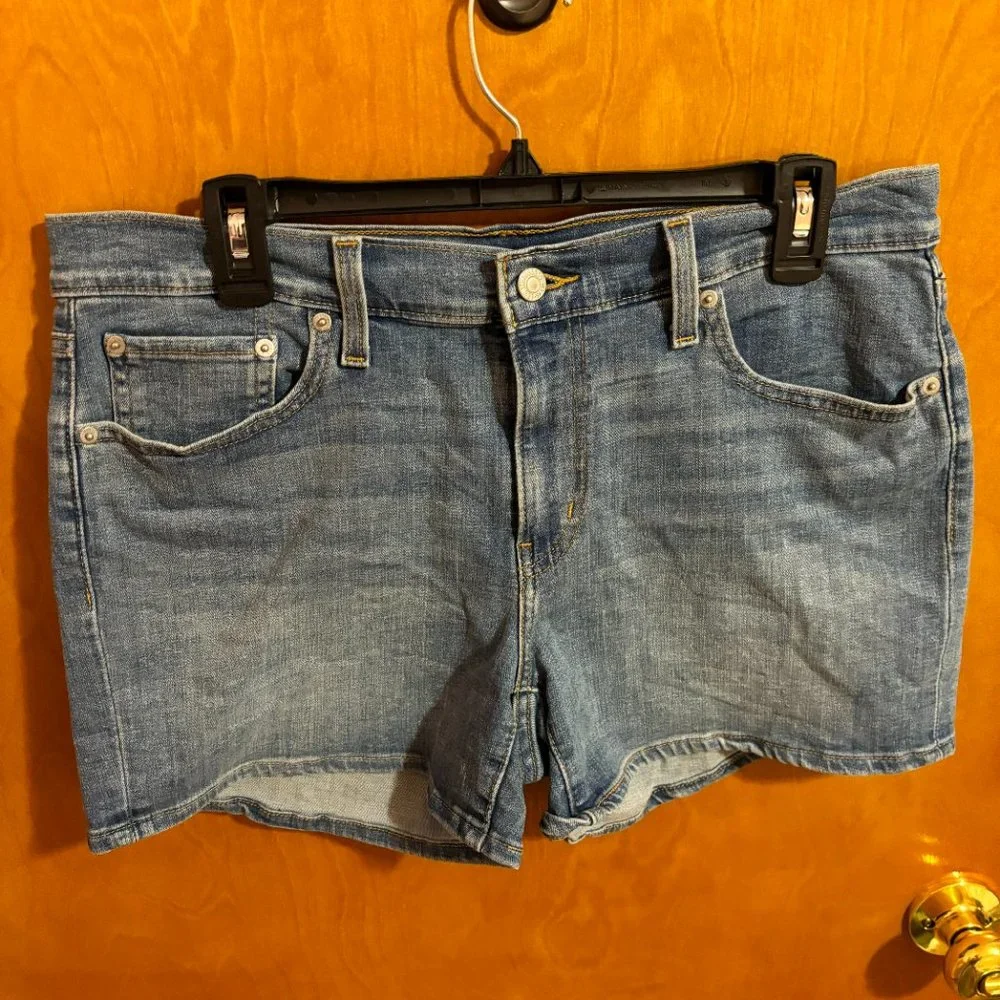 Levi’s Mid Length Denim Shorts 5 Pocket Medium‎ Blue